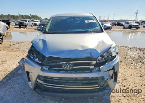 2019 Toyota Highlander Le from USA, damaged, VIN 5TDZZRFH8KS303820